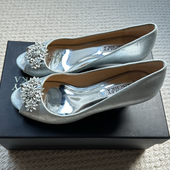 Badgley Mischka Nakita II Kitten Heel Peep Toe Pumps (Silver) - Picture 6 of 10